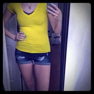 Yellow v-neck short sleeve t-shirt